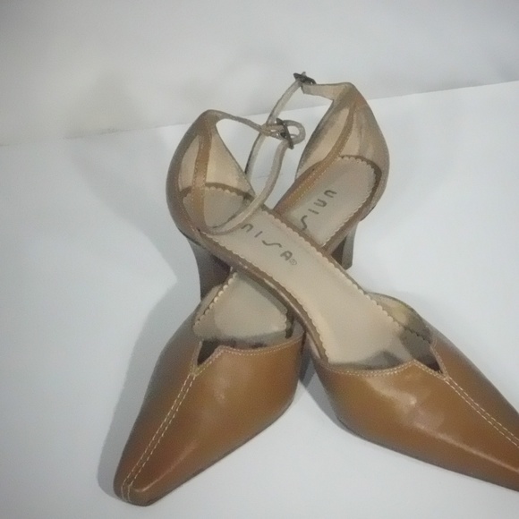 Unisa Tan Pointy Toe  Sling  2 1/2 inch Heel 8B - Picture 4 of 5
